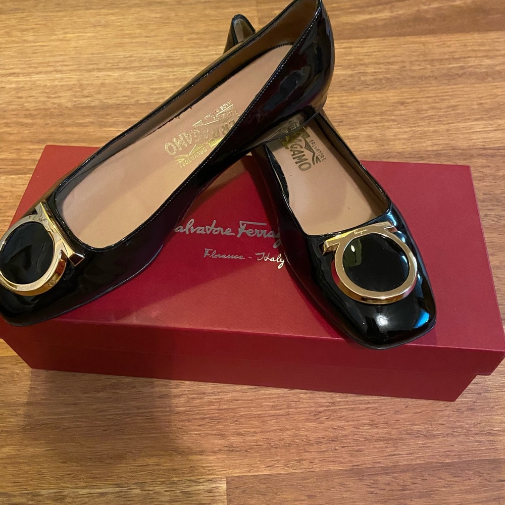 Salvatore Ferragano black flats